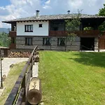 Holiday home Vladimirov's House , цяла къща