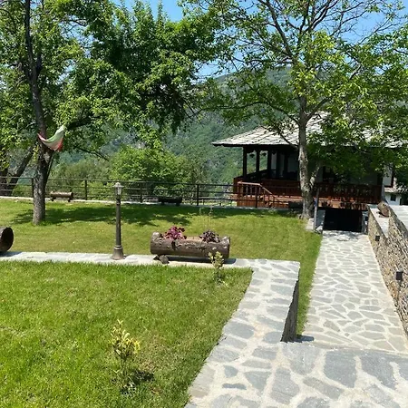 Holiday home Vladimirov's House , цяла къща *