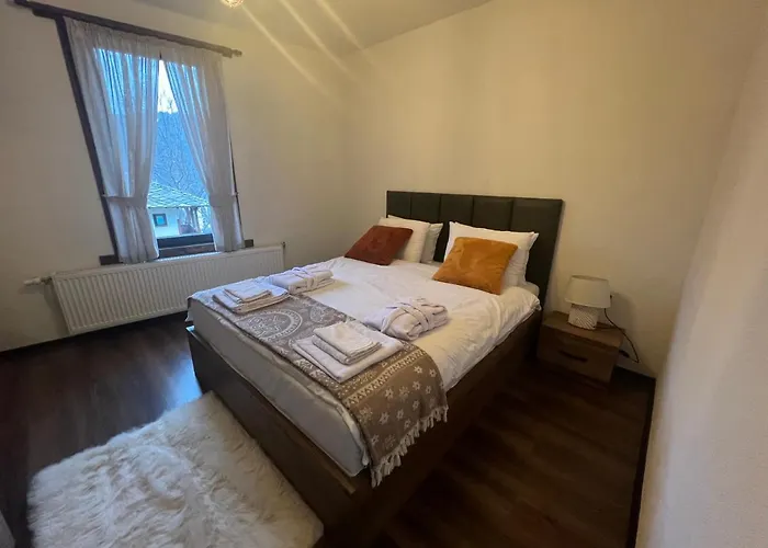 Vladimirov's House , цяла къща Holiday home