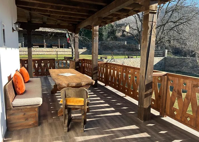 Vladimirov's House , цяла къща