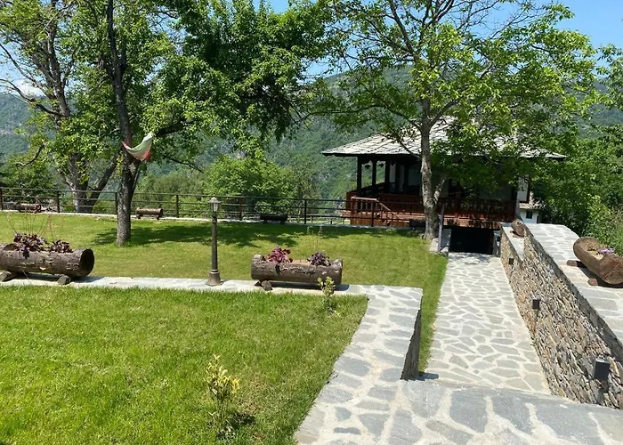 Holiday home Vladimirov's House , цяла къща *