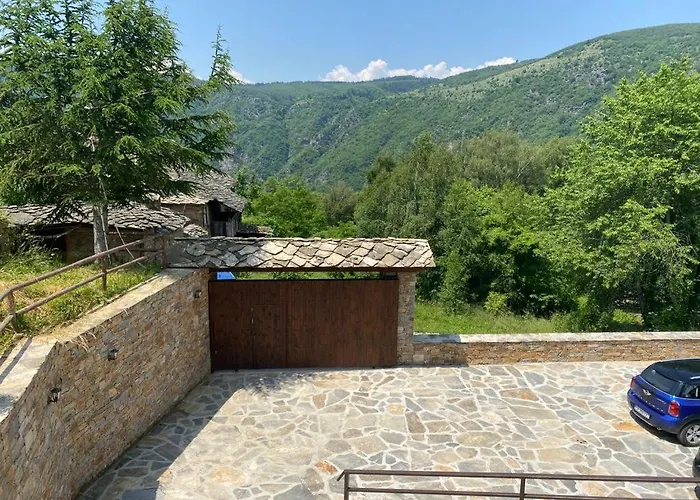 Holiday home Vladimirov's House , цяла къща *